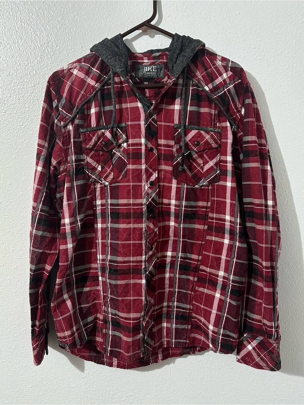 BKE Buckle Mens Lg Red Plaid Snap Button Long Sleeve Hooded Shirt Preppy